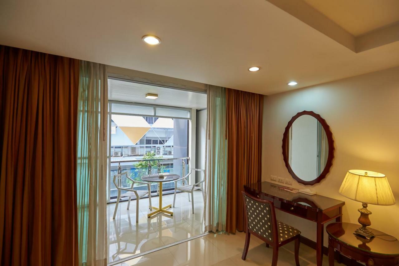 Nana Hiso Hotel Bangkok Exterior photo